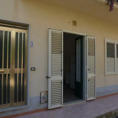 Casa Helenia Bruca בית נופש *