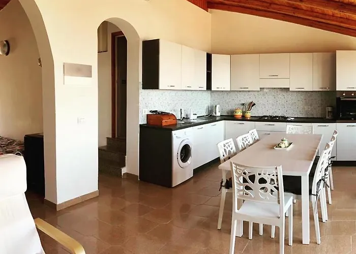 Casa Helenia Bruca 度假居 *